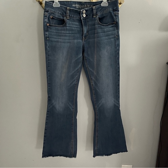 American Eagle Outfitters Pants - American Eagle Women’s Artist stretch jeans. Medium blue faded. Size 10
